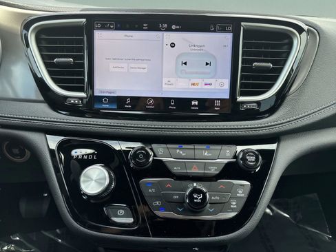 New 2026 Chrysler Pacifica Select image 21