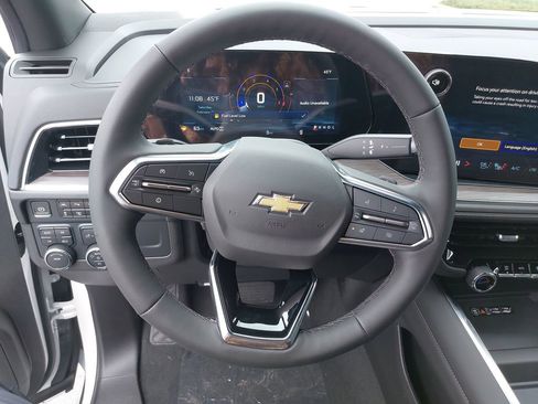 New 2025 Chevrolet Suburban Premier AWD/4WD image 18