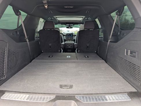 Used 2022 Chevrolet Suburban RST w/ Luxury Package image 35