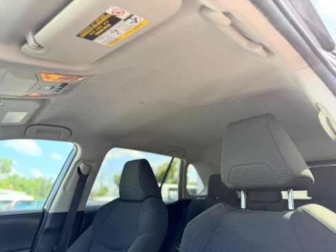 Used 2021 Toyota RAV4 LE FWD image 32