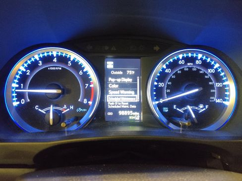 Used 2019 Toyota Highlander XLE FWD image 23
