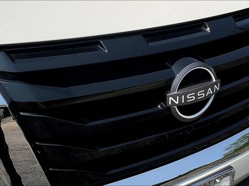 Used 2024 Nissan Pathfinder Platinum AWD/4WD image 32