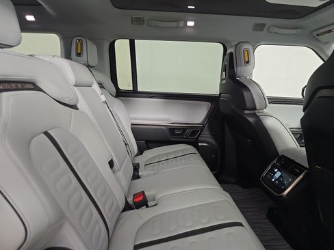 Used 2023 Rivian R1S Launch Edition AWD/4WD image 23