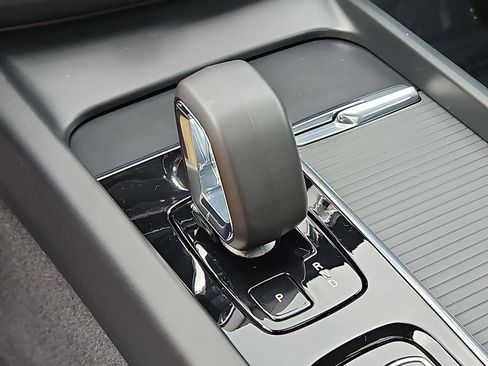 Certified 2024 Volvo XC60 T8 Core w/ Protection Package Premier image 15