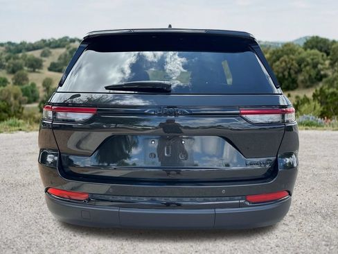 Used 2024 Jeep Grand Cherokee Limited w/ Black Appearance Package RWD image 8
