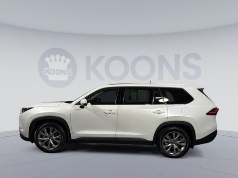 Used 2024 Toyota Grand Highlander AWD Hybrid image 2