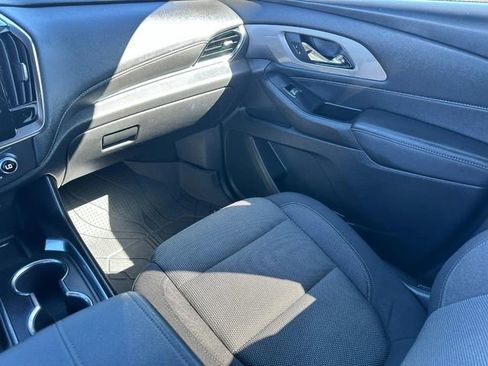 Used 2023 Chevrolet Traverse LT FWD image 16