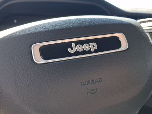 Certified 2023 Jeep Grand Cherokee Limited w/ Black Appearance Package AWD/4WD image 26