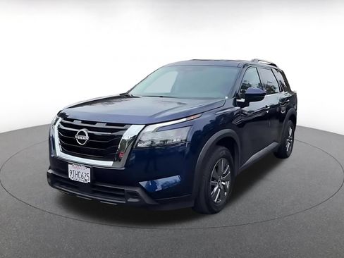 Used 2025 Nissan Pathfinder SV FWD image 7