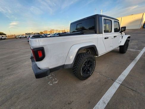 Used 2022 Jeep Gladiator Willys image 3