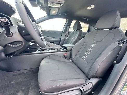 Certified 2025 Hyundai Elantra Sport FWD image 11