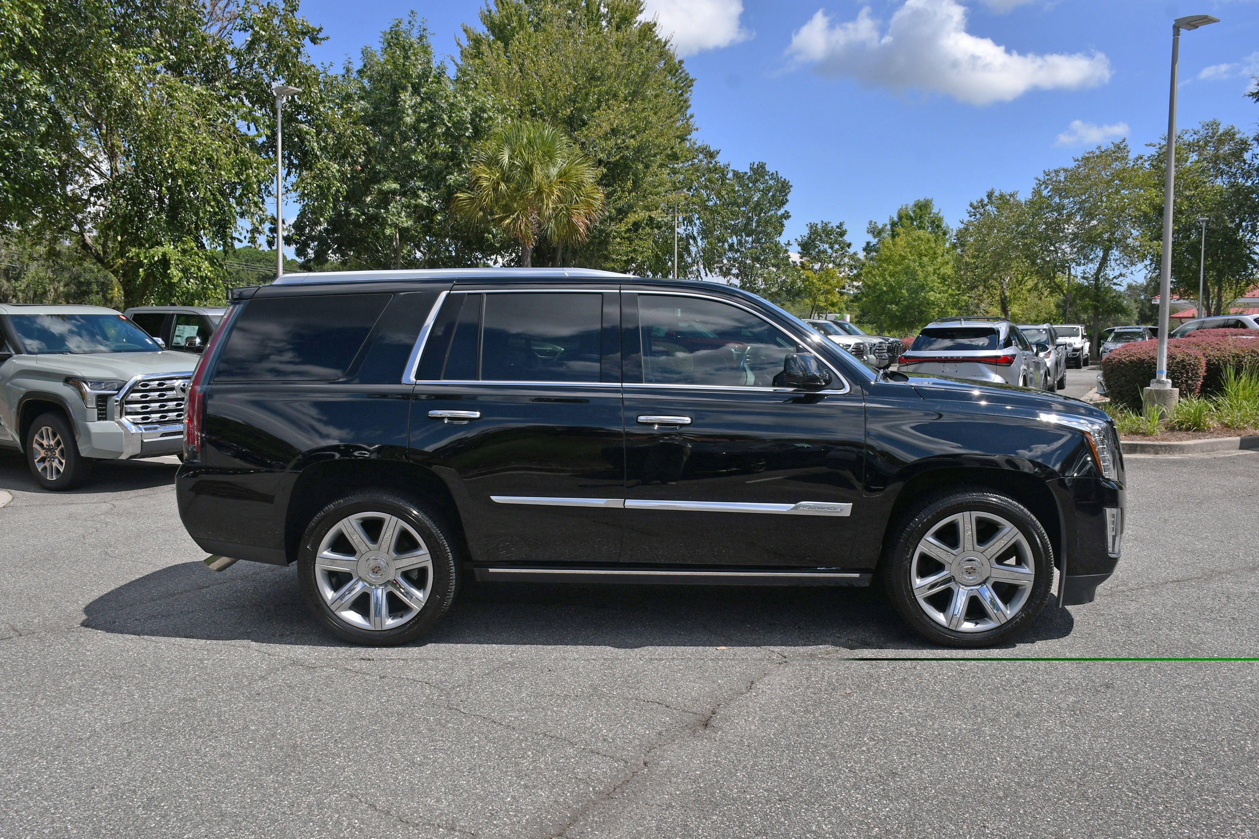 Used 2015 Cadillac Escalade Premium RWD image 5