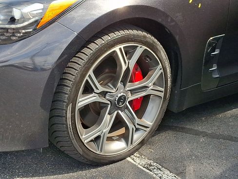 Used 2019 Kia Stinger GT2 AWD/4WD image 4