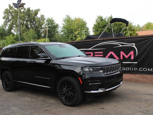 Used 2021 Jeep Grand Cherokee L Summit w/ Advanced Protech Group IV AWD/4WD image 4