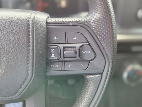Used 2025 Toyota Tacoma SR5 AWD/4WD image 18