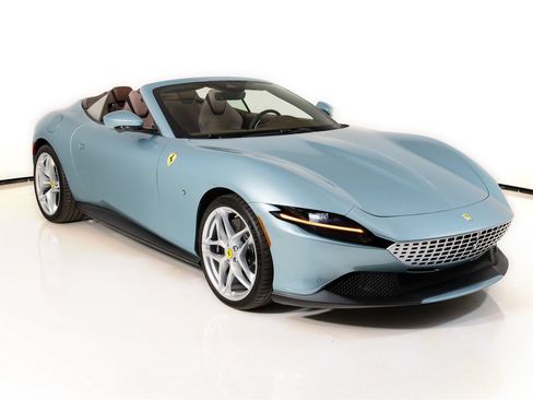 Certified 2025 Ferrari Roma Spider RWD image 1