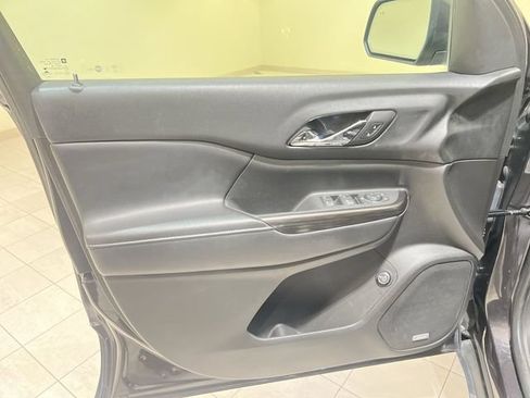 Used 2018 GMC Acadia SLT FWD image 21