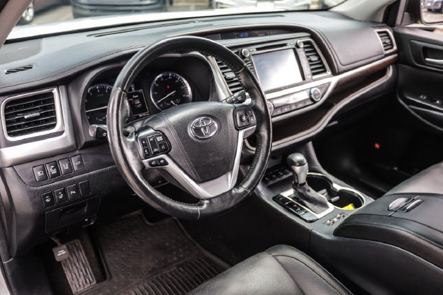 Used 2015 Toyota Highlander Limited Platinum AWD/4WD image 21