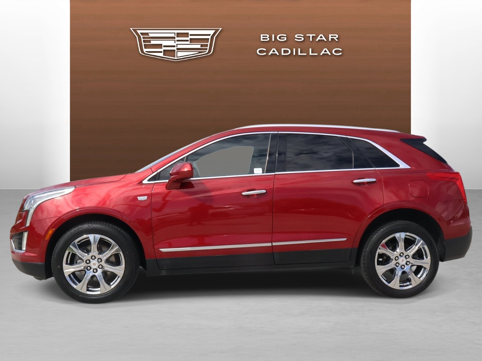 Used 2019 Cadillac XT5 FWD image 2