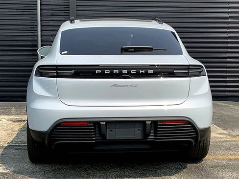 New 2025 Porsche Macan 4S Electric image 9