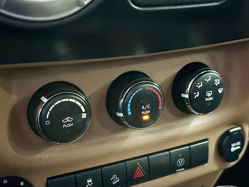 Used 2017 Jeep Wrangler Unlimited Sahara AWD/4WD image 14