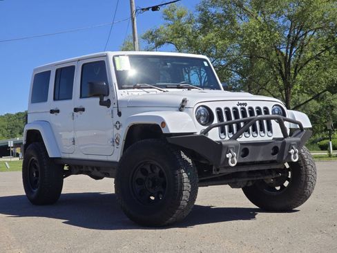 Used 2015 Jeep Wrangler Unlimited Sahara AWD/4WD image 2