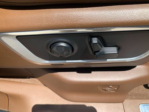 Used 2019 RAM 1500 Laramie AWD/4WD image 18