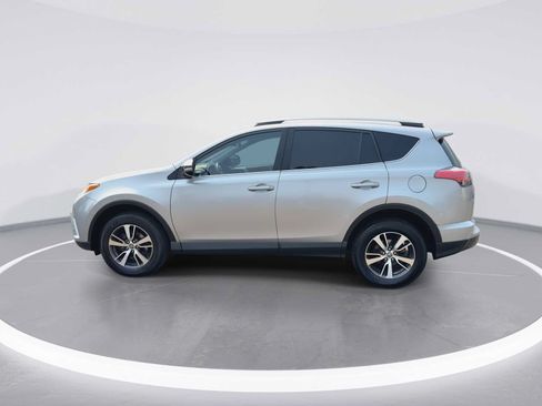 Used 2017 Toyota RAV4 XLE AWD/4WD image 5