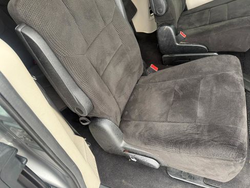 Used 2013 Dodge Grand Caravan SXT w/ Rear Park Assist Pkg image 16