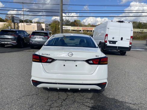 Used 2024 Nissan Altima 2.5 SV image 4