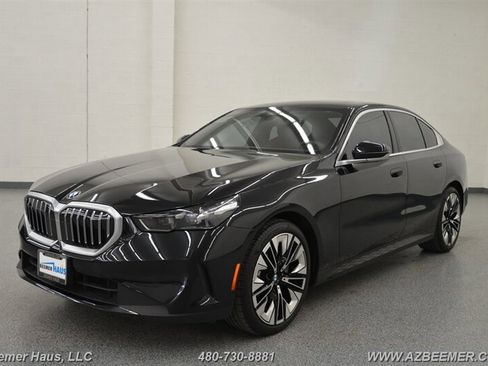 Used 2024 BMW 530i w/ M Sport Package image 3