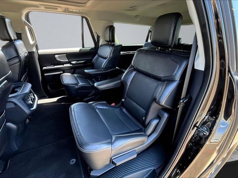 Used 2025 Ford Expedition Max Platinum AWD/4WD image 23