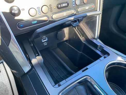 Used 2016 Ford Explorer Platinum image 18