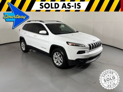 Used 2018 Jeep Cherokee Latitude Plus w/ Comfort/Convenience Group FWD image 1
