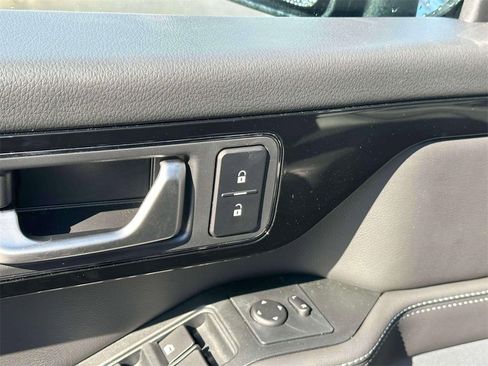 Used 2025 INEOS Grenadier Fieldmaster Edition image 17