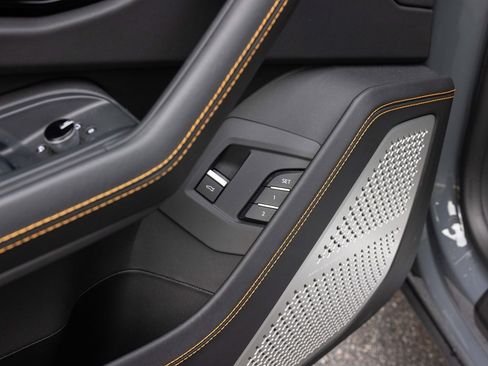 Used 2024 Lamborghini Urus S image 20