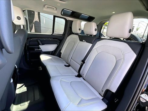 Used 2025 Land Rover Defender 110 S image 26