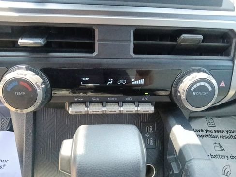 Used 2025 Toyota 4Runner SR5 AWD/4WD image 23