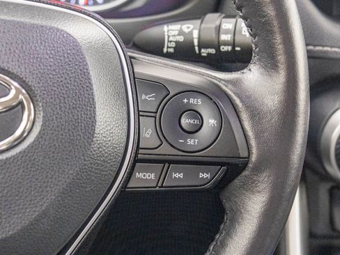 Used 2022 Toyota RAV4 XLE Premium image 29