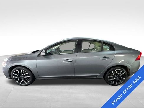 Used 2017 Volvo S60 T5 Dynamic image 8