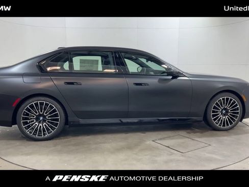 New 2026 BMW 750e xDrive w/ Executive Package image 9