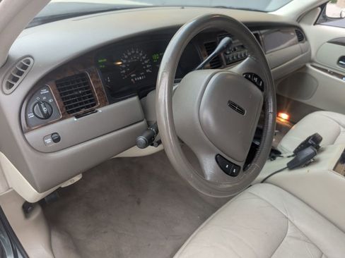 Used 1999 Lincoln Town Car Executive image 12