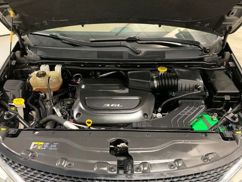 Used 2017 Chrysler Pacifica Limited FWD image 16