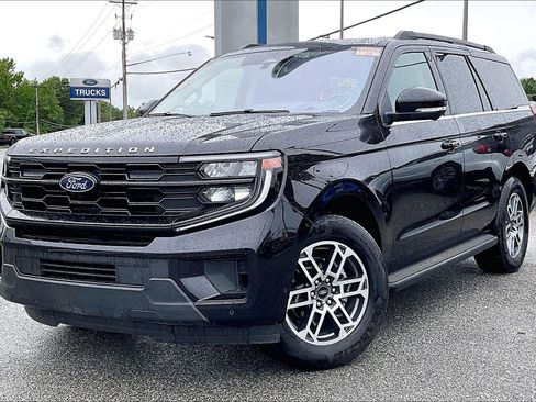 Certified 2025 Ford Expedition Active RWD image 3