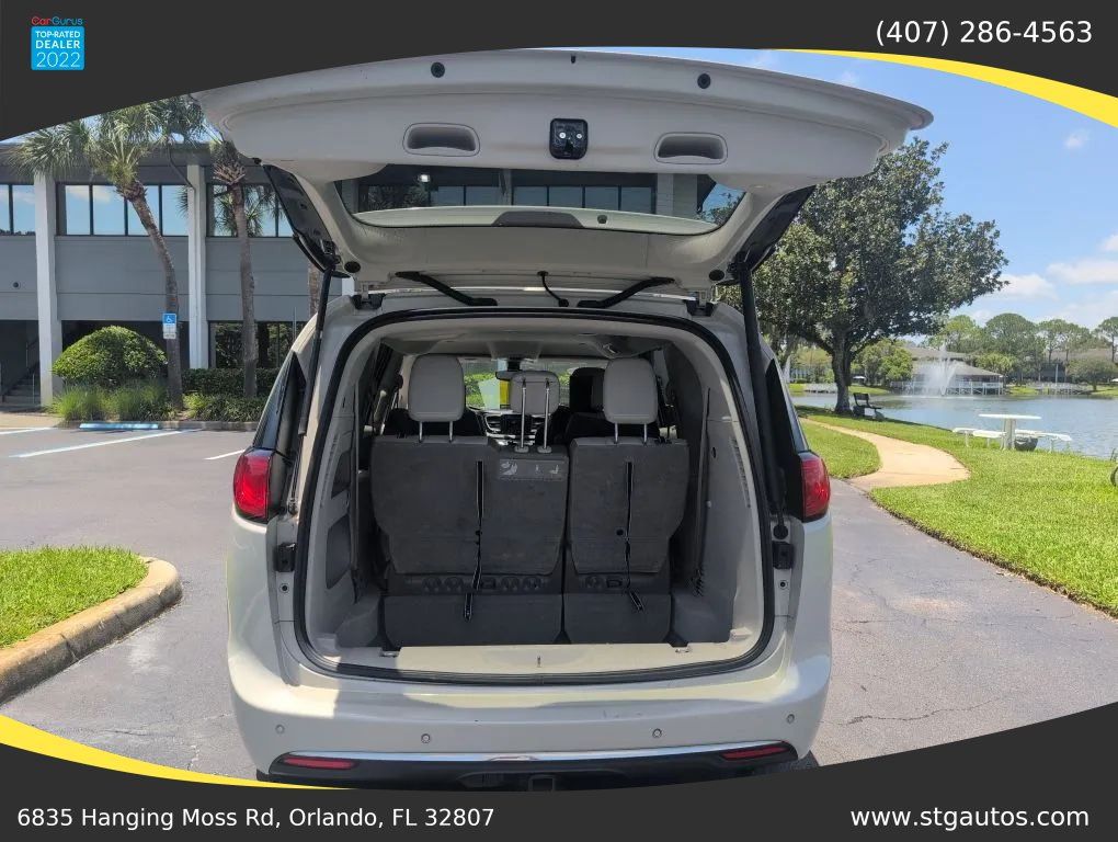 Used 2017 Chrysler Pacifica Touring-L Plus FWD image 31