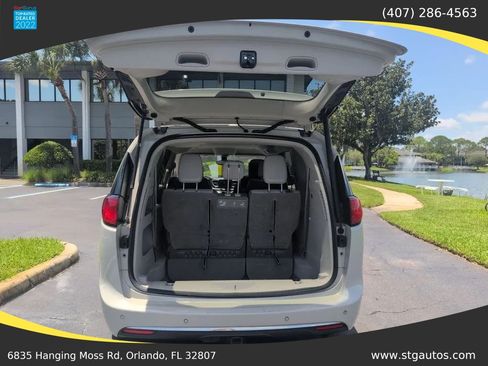 Used 2017 Chrysler Pacifica Touring-L Plus FWD image 31