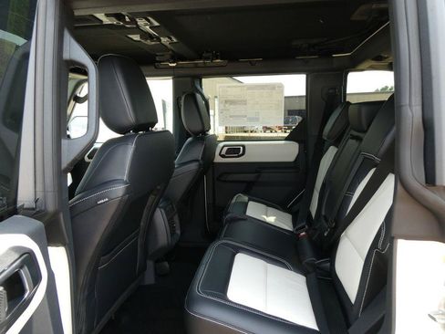 New 2026 Ford Bronco Outer Banks w/ Sasquatch Package AWD/4WD image 13