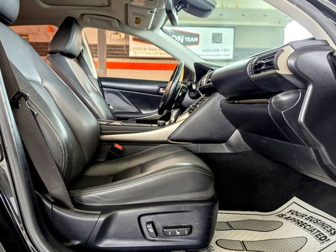 Used 2017 Lexus IS 200t w/ Premium Package RWD image 36