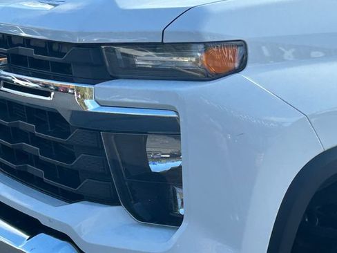 Used 2024 Chevrolet Silverado 3500 LT AWD/4WD image 12