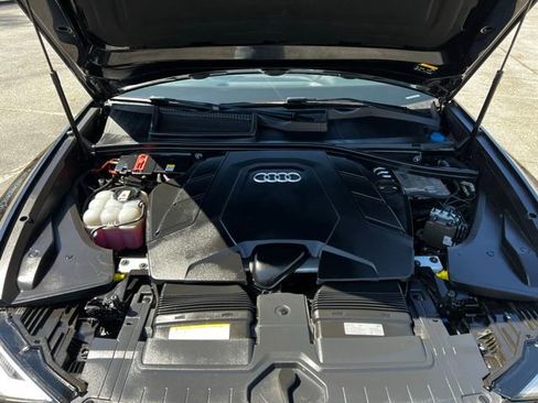 Used 2019 Audi Q8 Premium Plus w/ Premium Plus image 47
